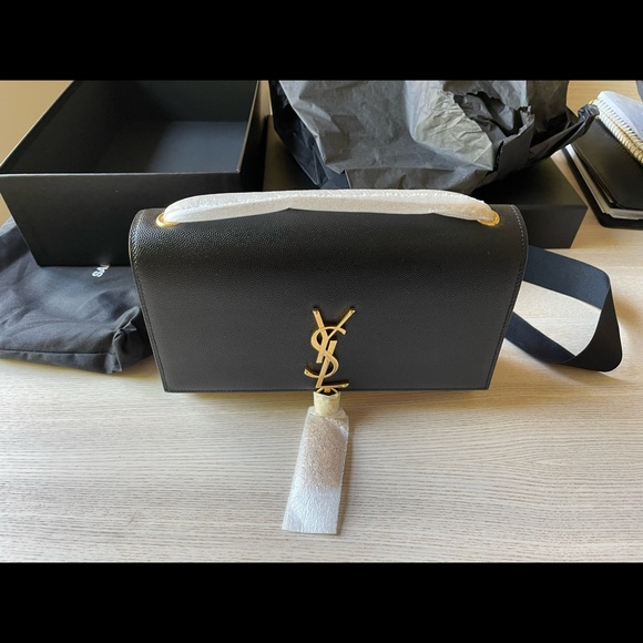 Yves Saint Laurent - Picture 2 of 7